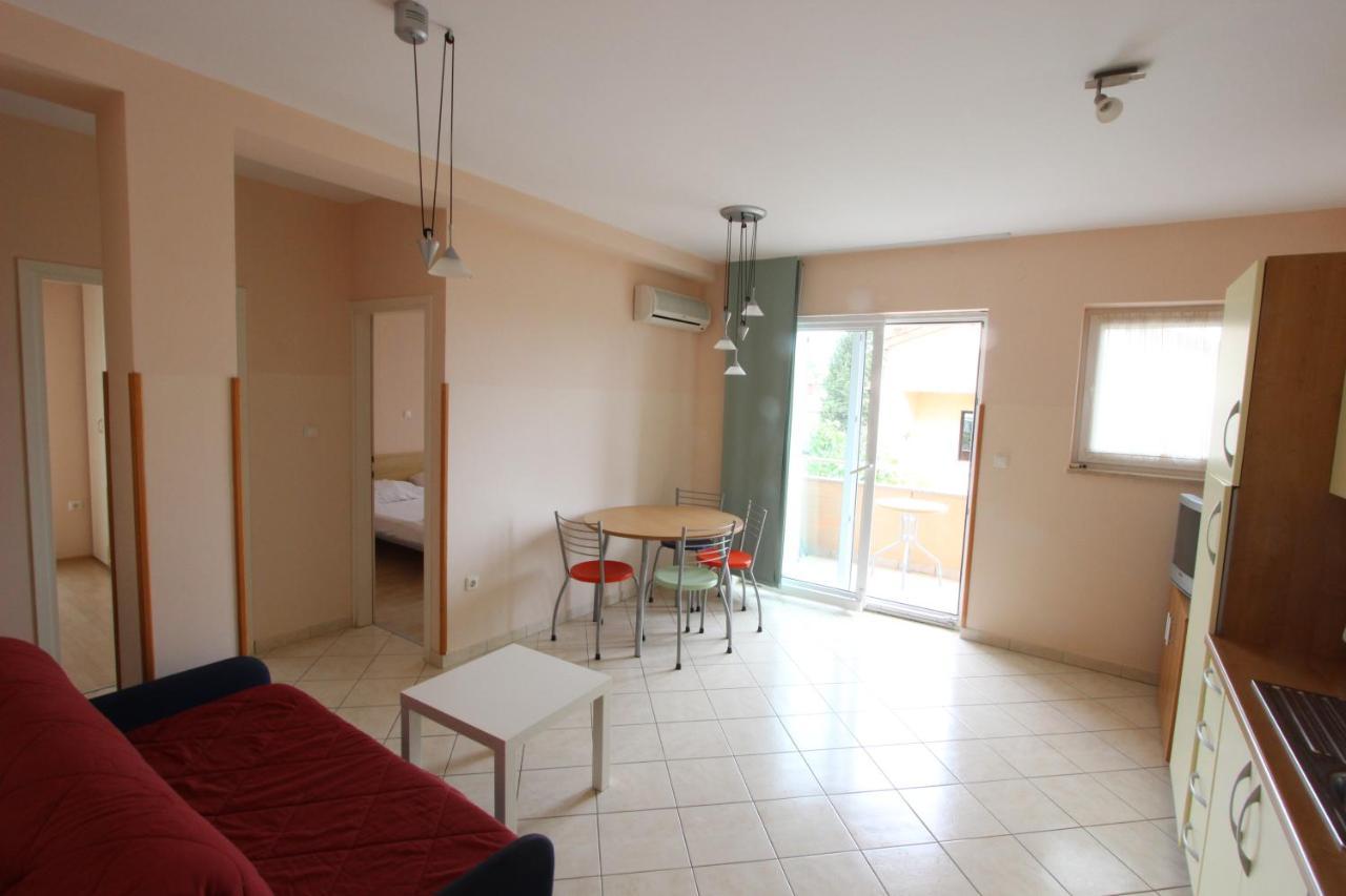 Apartments Miriam Premantura Exterior photo