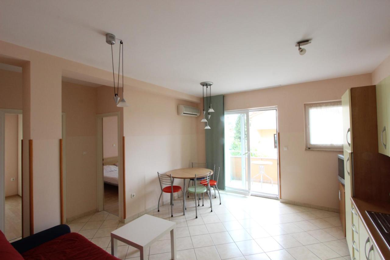 Apartments Miriam Premantura Exterior photo