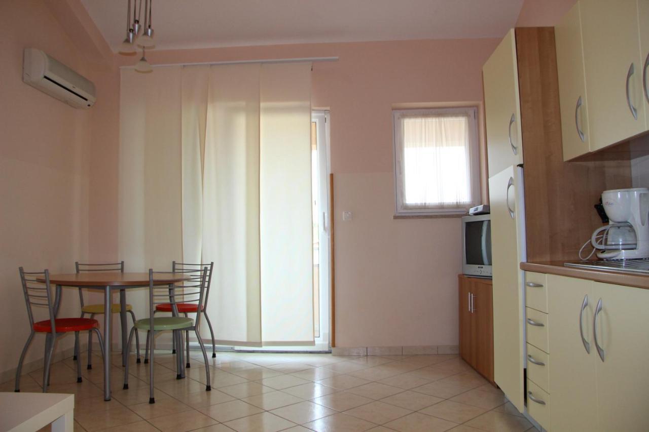 Apartments Miriam Premantura Exterior photo